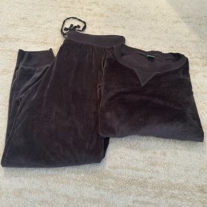 Honey Dew velour jogging set- joggers and long sleeve set- excellent condition